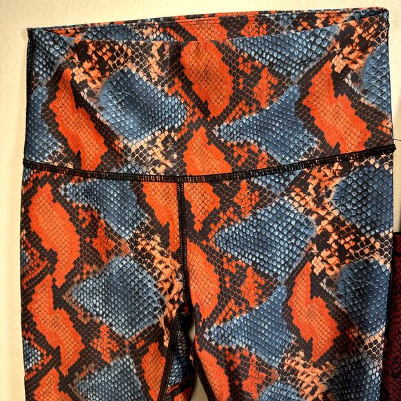 Women Leggings Set of 2 SZ Snakeskin Abstract Artsy Pocket Running - Picture 4 of 12